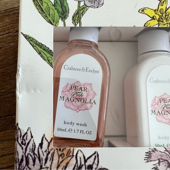 Crabtree and Evelyn Pear and Pink Magnolia Travel Size Gift Set New in Box - Picture 5 of 14
